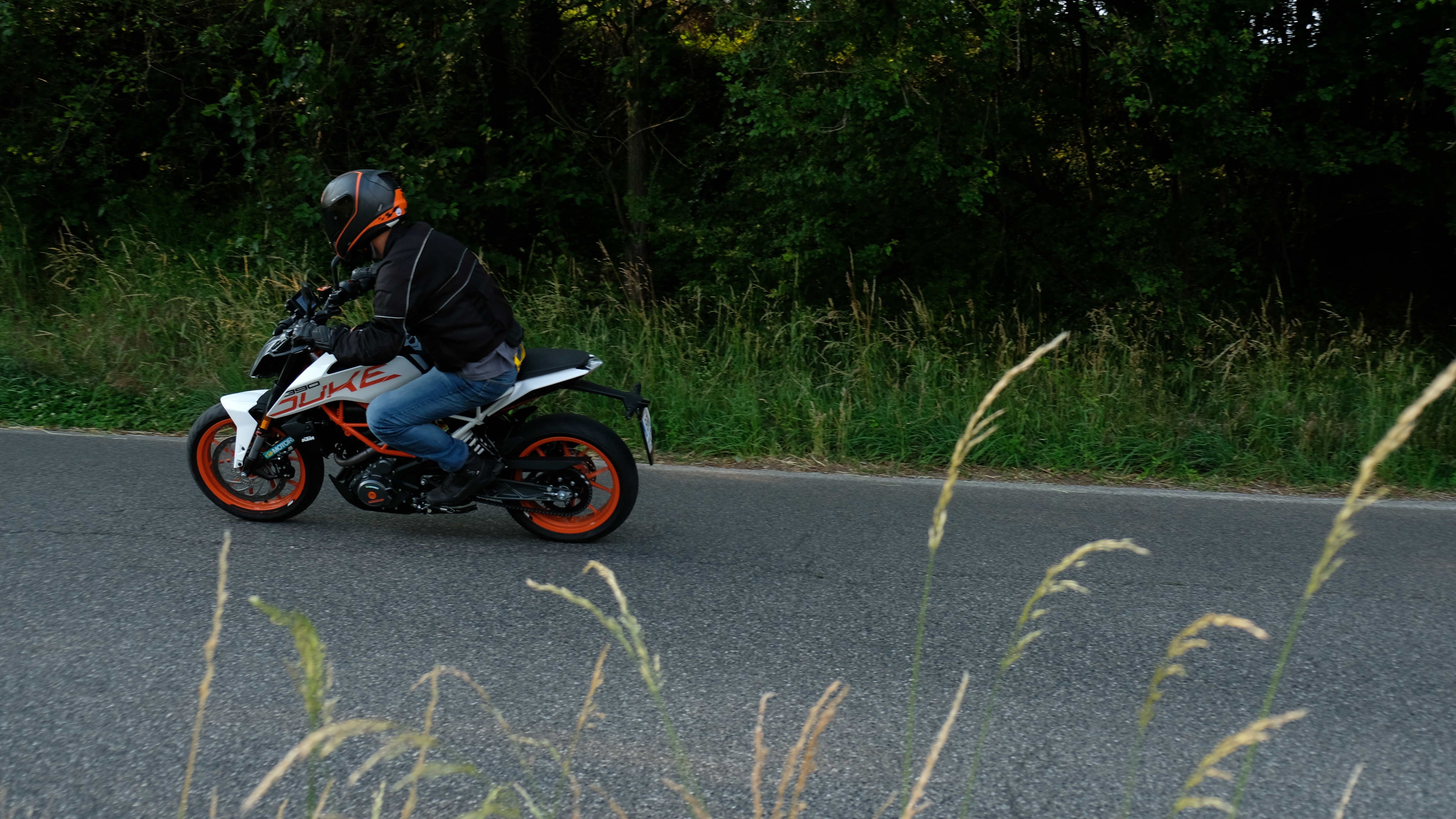 KTM Duke 390, Testata e spiegata !