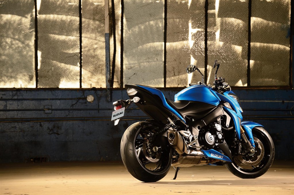 GSX-S1000ABS_Action_16