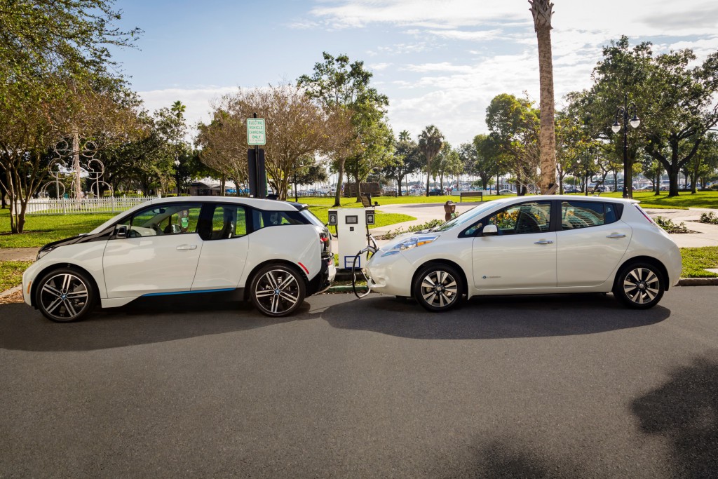 bmw-and-nissan-partner-to-deploy-dual-fast-chargers-across-the-us-to-benefit-electric-vehicle-drivers-p90206950-highres_02