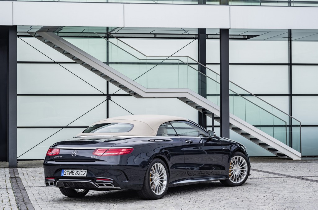 Mercedes-AMG S 65 Cabrio, Exterieur: Anthrazithblau exterior: anthracite blue, fabric soft top beige