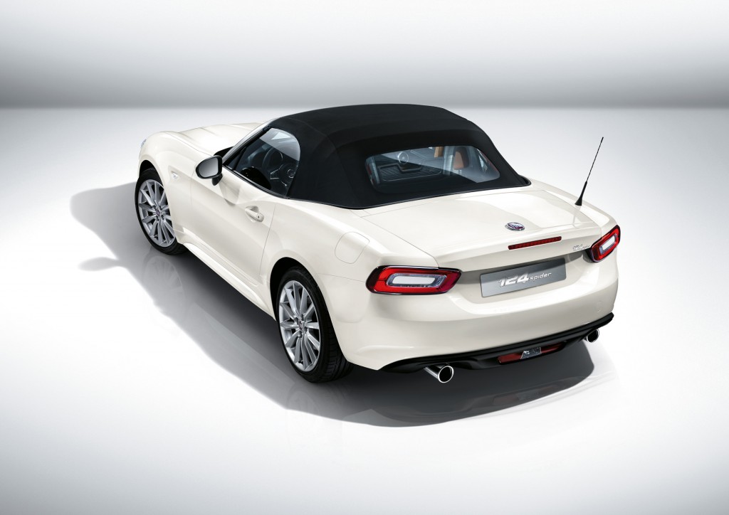 151118_Fiat_124-Spider_04_01