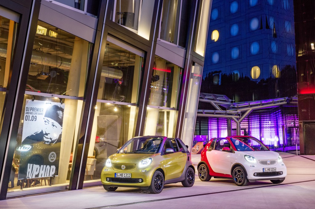 smart fortwo cabrio, prime, black to yellow / titania grey matt smart fortwo cabrio, passion, white / jupiter red