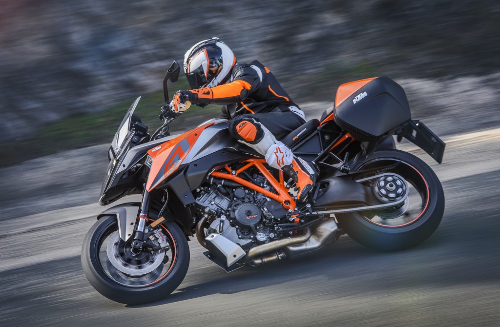 108961-ktm-1290-super-duke-gt_02