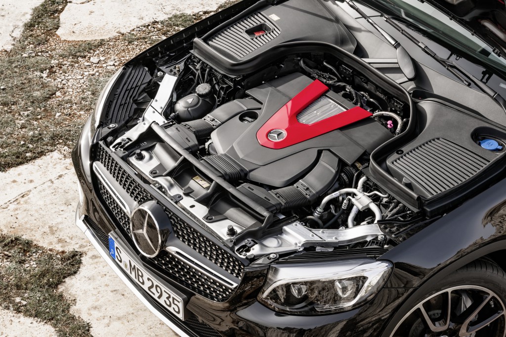 Mercedes-AMG GLC 43 (X 253), 2016 Exterieur: Obsidianschwarz; Interieur: Leder Schwarz, Performance Sitze V6-Biturbomotor, 270 kW(367 PS), 520 Nm Kraftstoffverbrauch kombiniert (l/100 km): 8,3 CO2-Emissionen kombiniert (g/km): 189 exterior: obsidian black; interior: leather black, performace seats V6 biturbo engine, 270 kW(367 hp), 520 Nm Fuel consumption, combined (l/100 km): 8.3 CO2 emissions, combined (g/km): 189