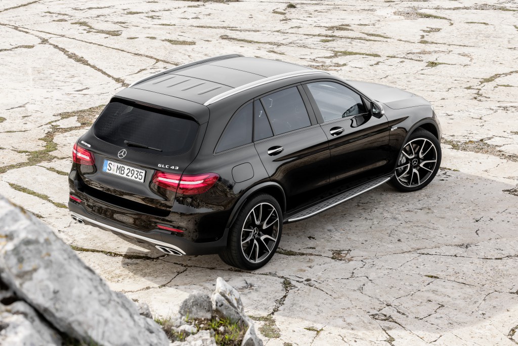 Mercedes-AMG GLC 43 (X 253), 2016 Exterieur: Obsidianschwarz; Interieur: Leder Schwarz, Performance Sitze Kraftstoffverbrauch kombiniert (l/100 km): 8,3 CO2-Emissionen kombiniert (g/km): 189 exterior: obsidian black; interior: leather black, performace seats Fuel consumption, combined (l/100 km): 8.3 CO2 emissions, combined (g/km): 189