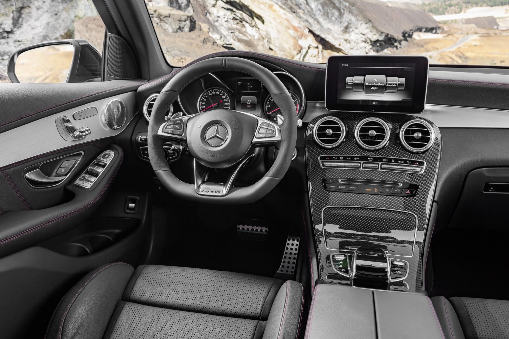 Mercedes-AMG GLC 43 (X 253), 2016 Exterieur: Obsidianschwarz; Interieur: Leder Schwarz, Performance Sitze Kraftstoffverbrauch kombiniert (l/100 km): 8,3 CO2-Emissionen kombiniert (g/km): 189 exterior: obsidian black; interior: leather black, performace seats Fuel consumption, combined (l/100 km): 8.3 CO2 emissions, combined (g/km): 189