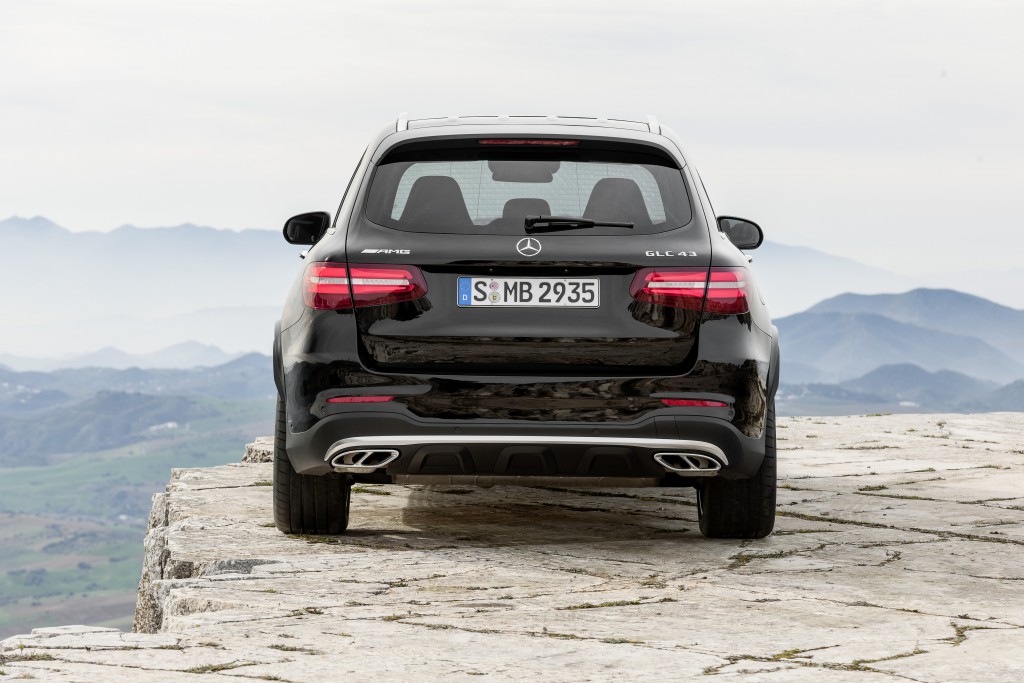 Mercedes-AMG GLC 43 (X 253), 2016 Exterieur: Obsidianschwarz; Interieur: Leder Schwarz, Performance Sitze Kraftstoffverbrauch kombiniert (l/100 km): 8,3 CO2-Emissionen kombiniert (g/km): 189 exterior: obsidian black; interior: leather black, performace seats Fuel consumption, combined (l/100 km): 8.3 CO2 emissions, combined (g/km): 189