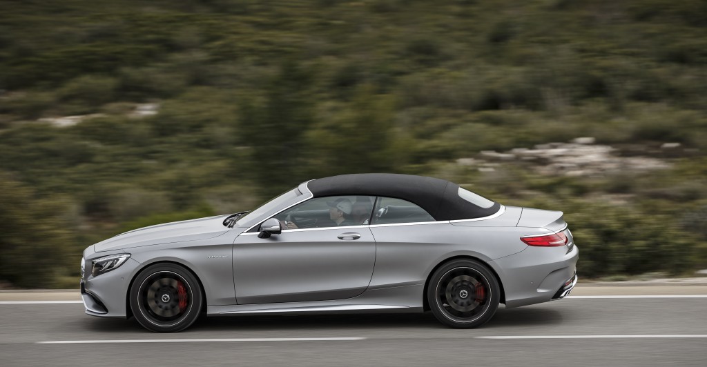 Mercedes-AMG S63 4 MATIC Cabriolet: designo allanite grey magno / AMG designo Exclusive nappa bengal red / black. Mercedes-AMG S63 4 MATIC Cabriolet: designo allanitgrau magno / AMG designo Exclusiv Nappa AMG bengalrot / schwarz Mercedes-AMG S 63 4MATIC Cabriolet Kraftstoffverbrauch kombiniert:  10,4 (l/100 km), CO2-Emissionen kombiniert: 244 (g/km)   Fuel consumption, combined:   10.4 (l/100 km), CO2 emissions, combined:  244 (g/km)