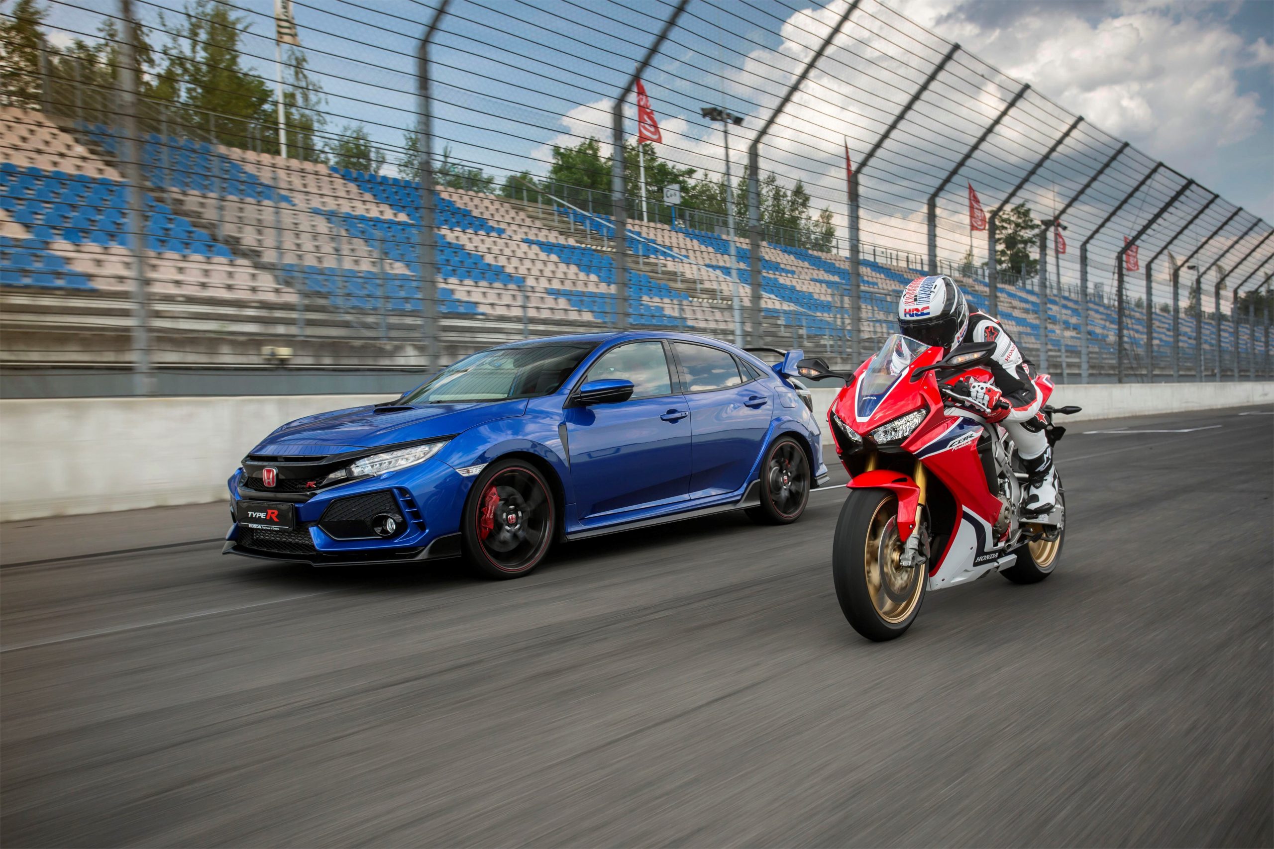 HONDA CELEBRATES 25 YEARS OF TYPE R AND FIREBLADE