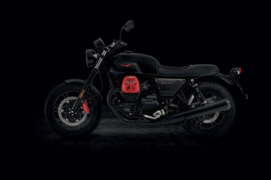 03 Moto Guzzi V7 III Carbon