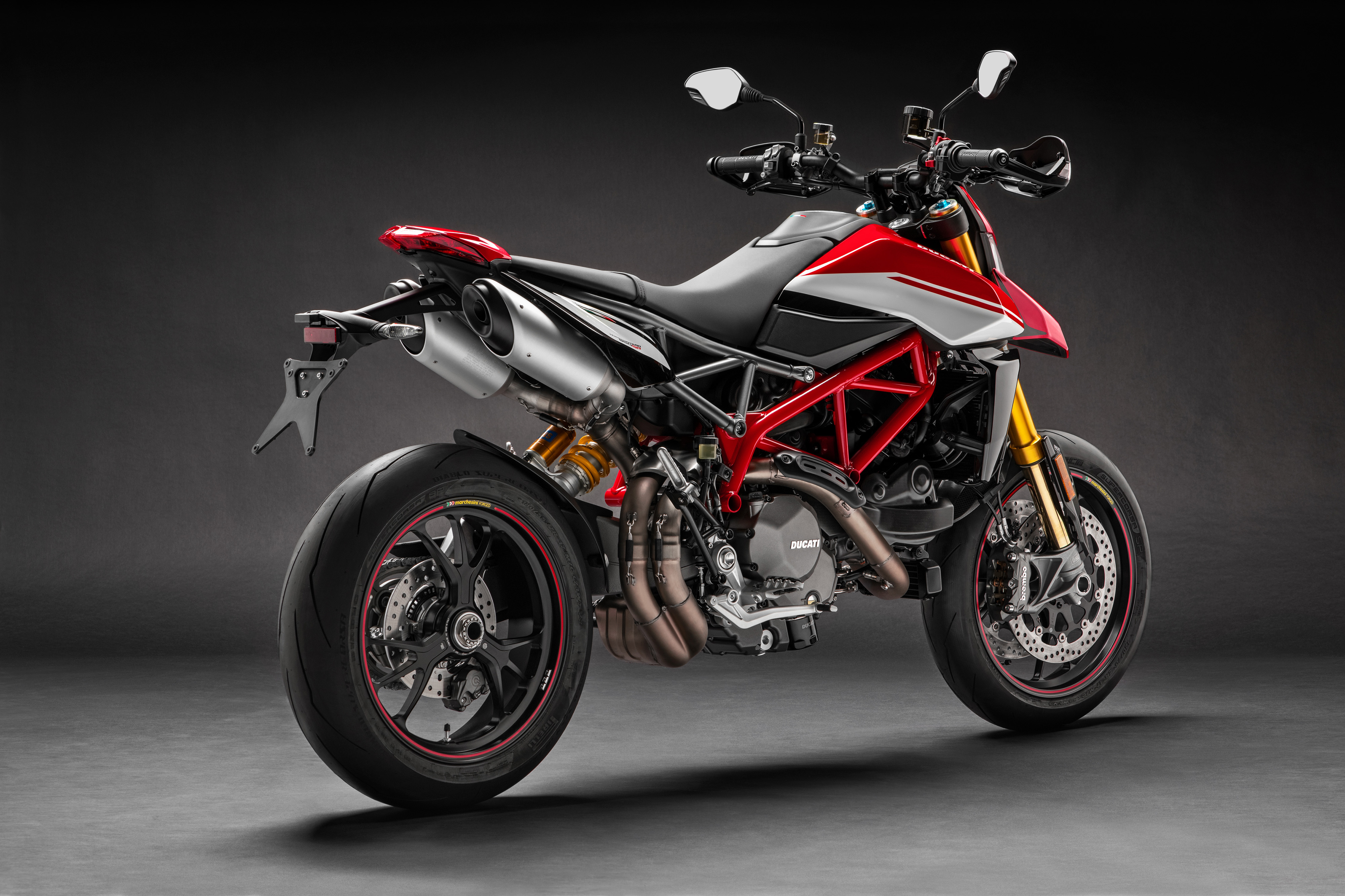 08_HYPERMOTARD 950 SP_UC69150_Mid