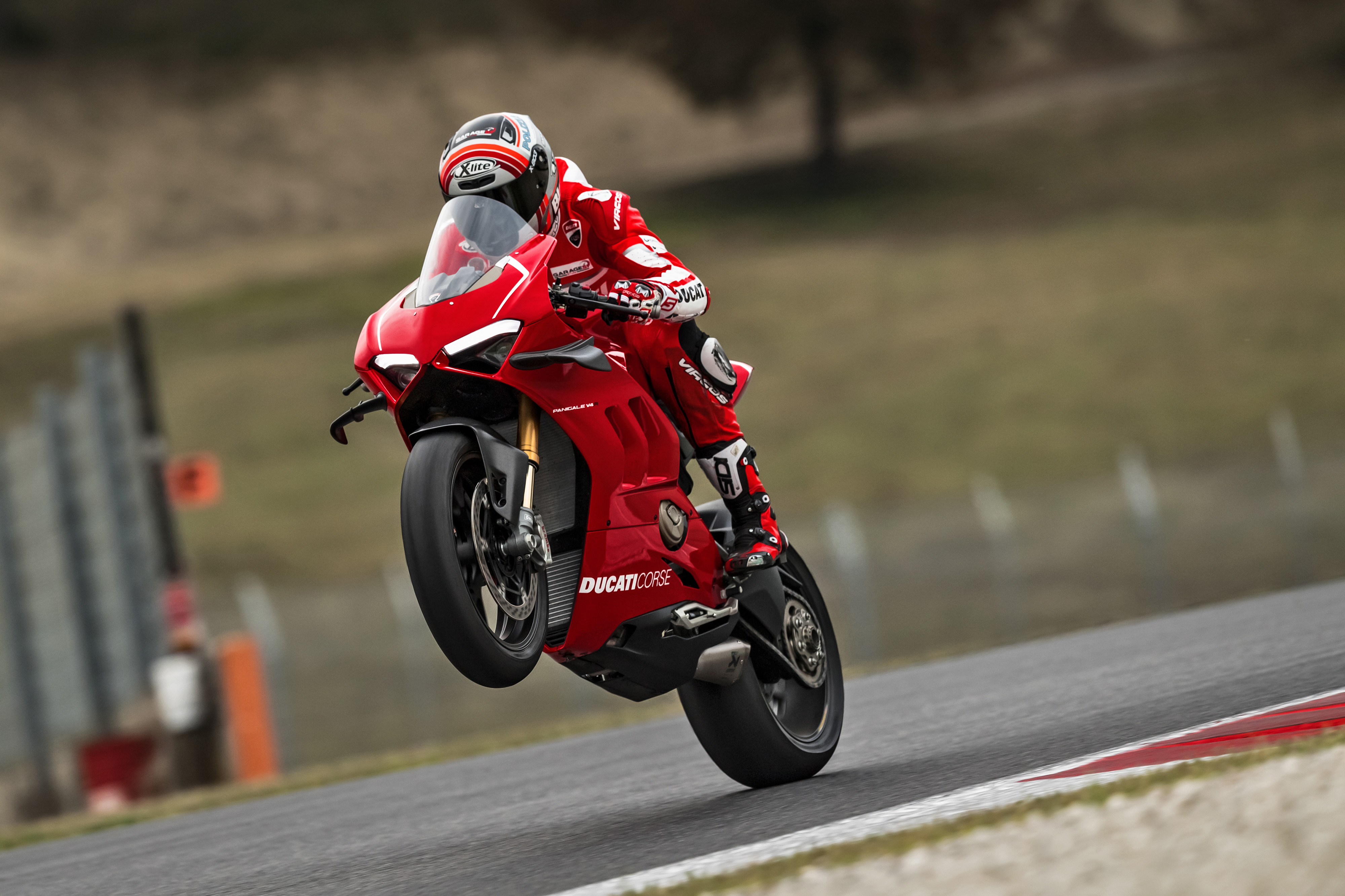 37_DUCATI PANIGALE V4 R ACTION_UC69274_Mid