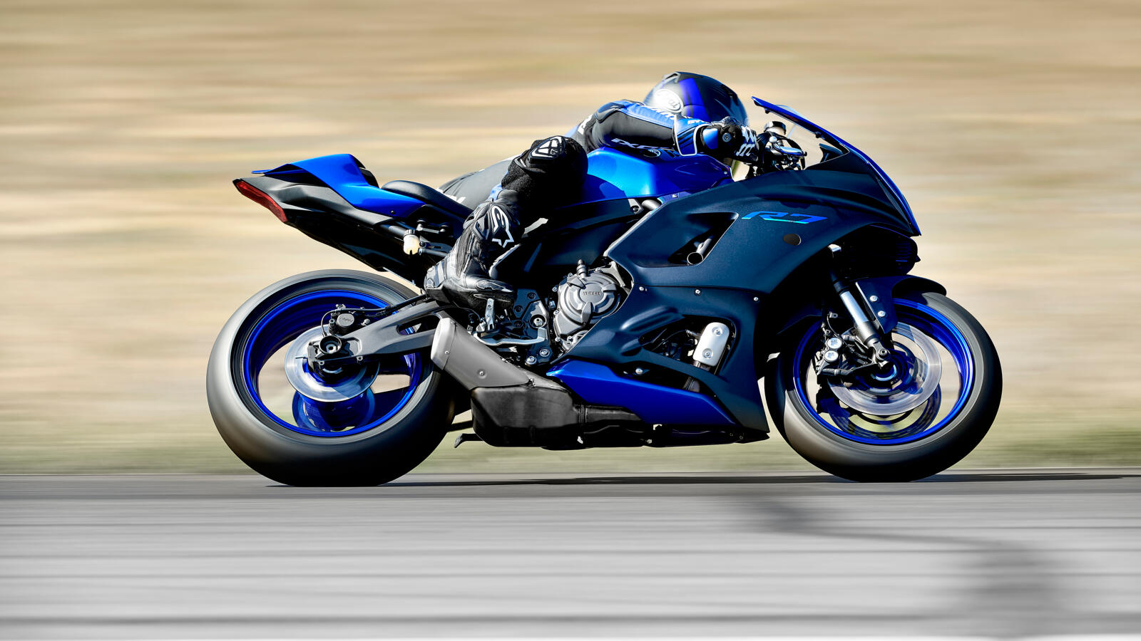 2022_YAM_YZF700R7_EU_DPBMC_ACT_009_03_preview