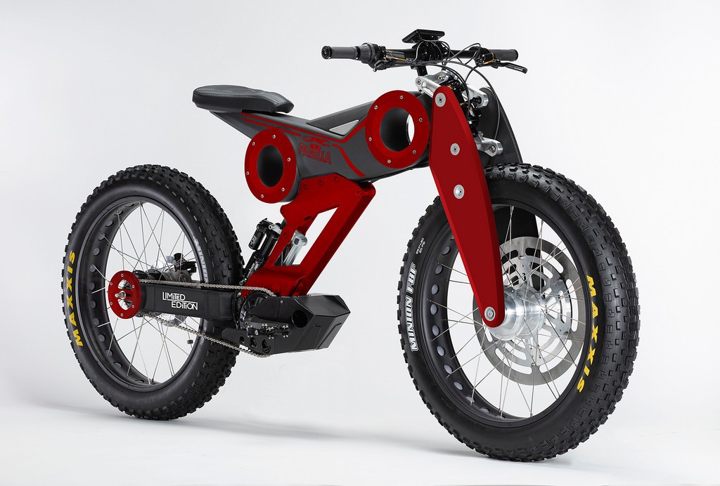 Motoparilla-carbon-limited-rosso-2000