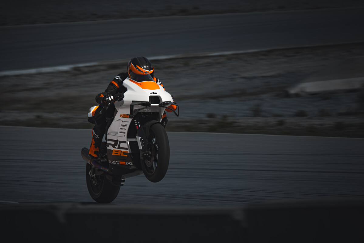 2024-KTM-RC8C-1