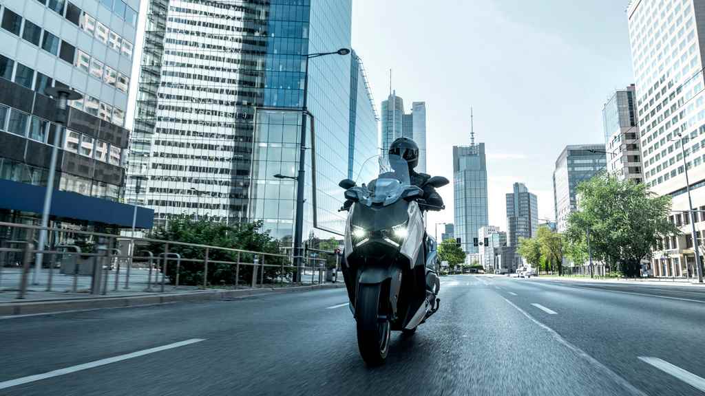 2025-Yamaha-XMAX300