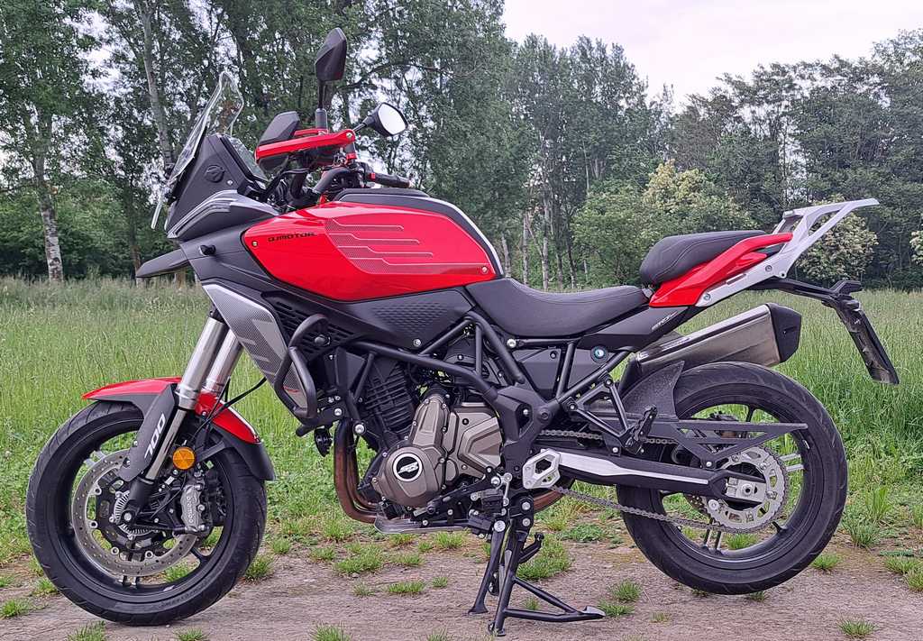 QJ SRT700 S: la crossover per tutti