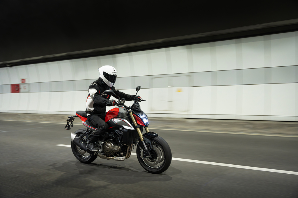 QJ: Promozione per le SRK 550 e 550RS