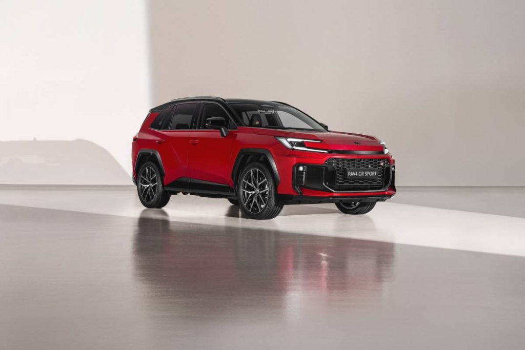 Nuovo Toyota Rav4 hybrid 2025: il suv che ha inventato la categoria si rinnova
