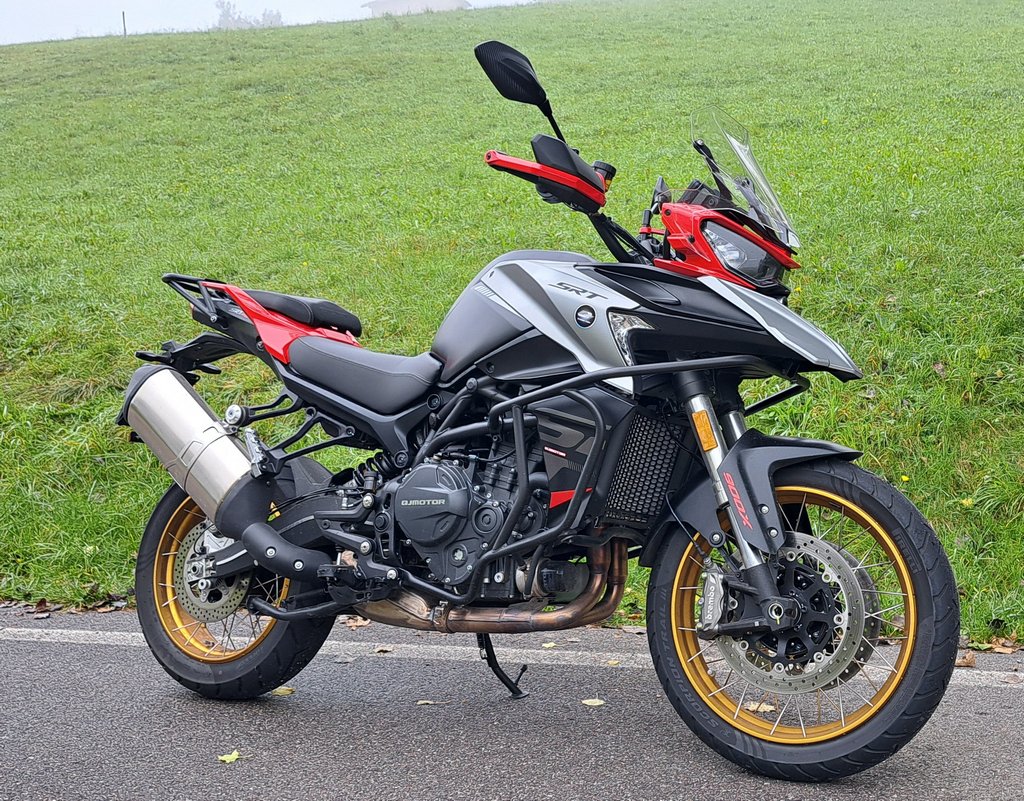 QJ Motor SRT 900SX: maxi low cost