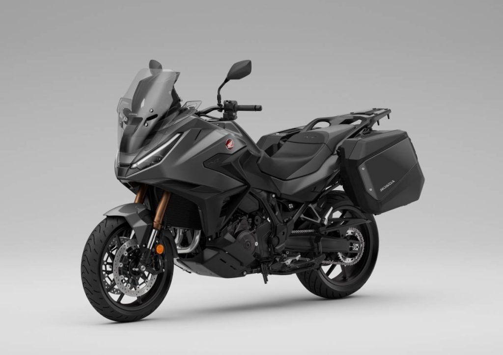 HONDA NT1100 2026: ARRIVA LA NUOVA LIVREA “IRIDIUM GRAY METALLIC” PER LA TOURER PIÙ AMATA D’EUROPA