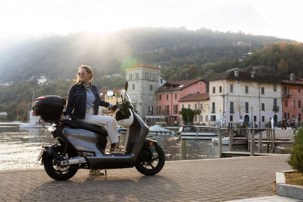 Zero Motorcycles debutta a EICMA 2025 con lo scooter LS1, la gamma MY26 e il concept Lompico