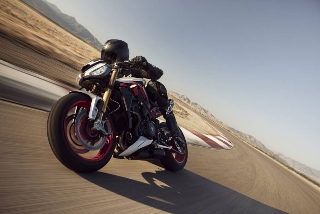 Triumph Street Triple RX e Moto2 Edition: la naked inglese diventa ancora più racing