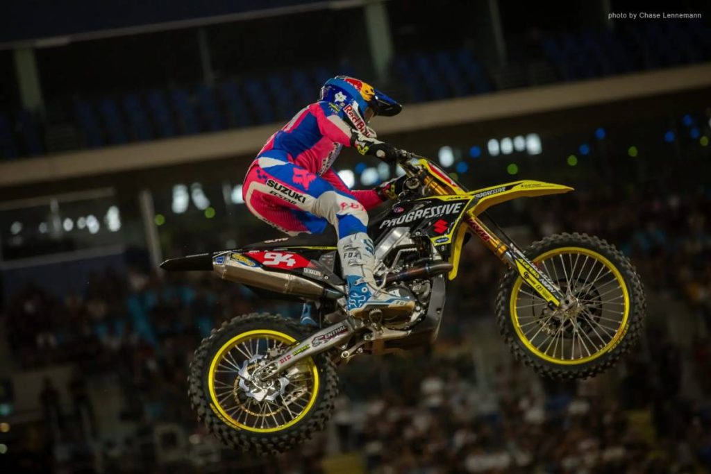 Suzuki RM-Z450: vent’anni di dominio nel motocross