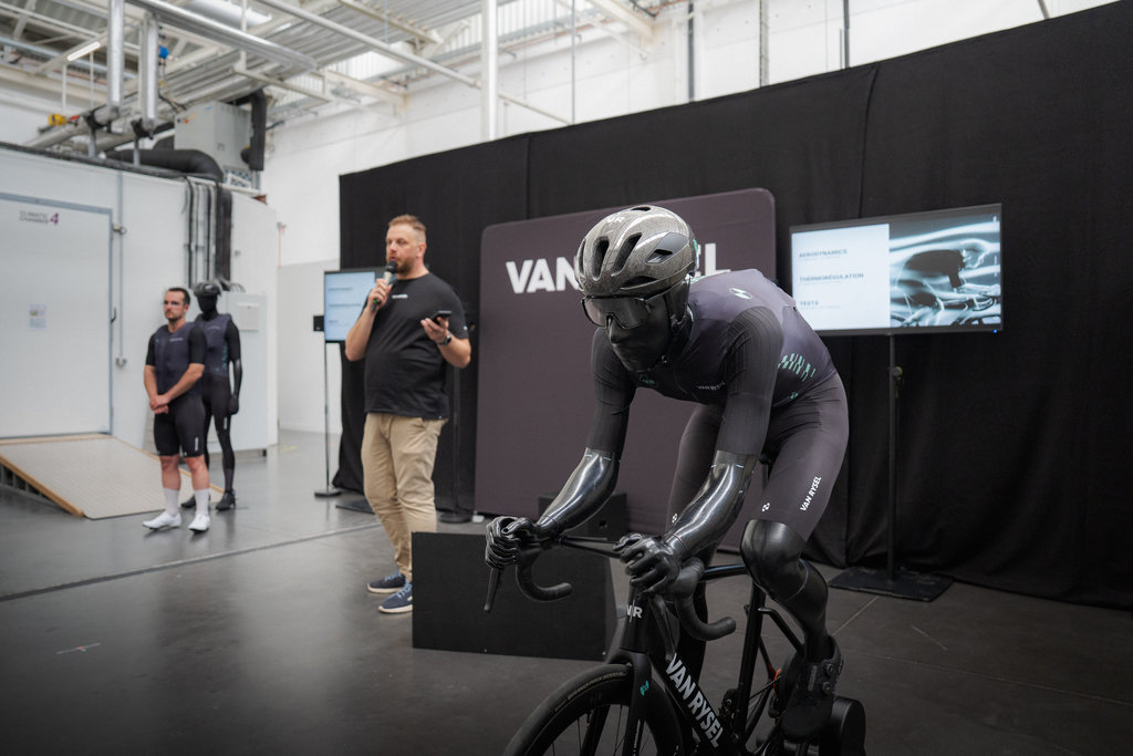 VAN RYSEL presenta la nuova tuta con Airbag