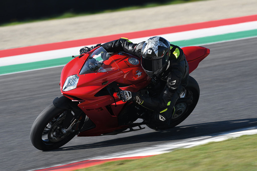 MV Agusta F3: la supersport più potente ora  è anche più accessibile