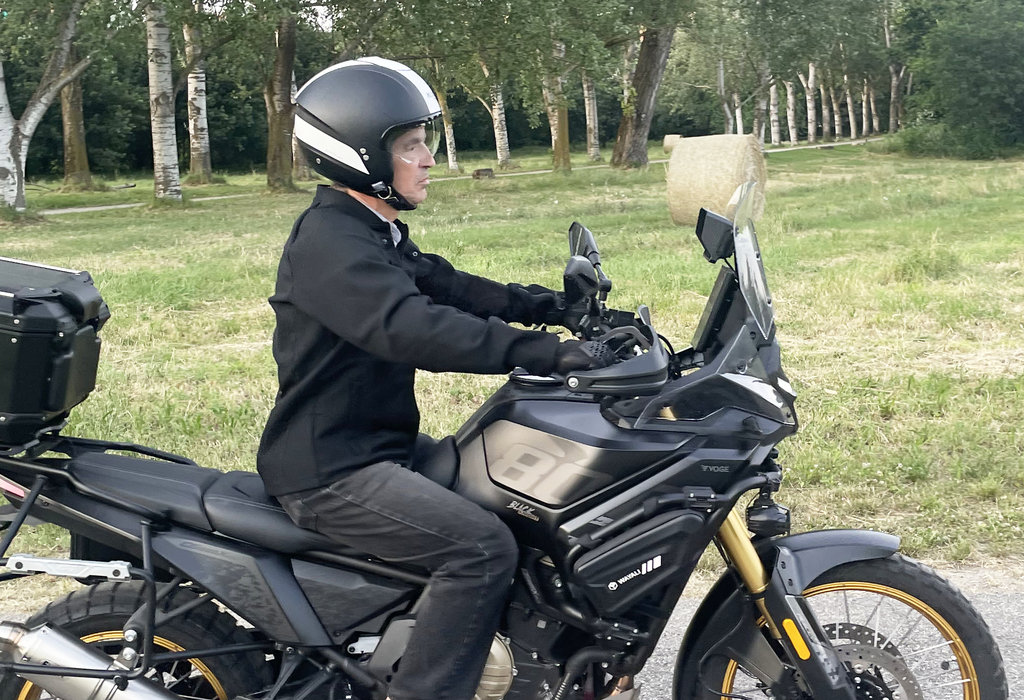 Pando Moto: stile e sicurezza tripla A