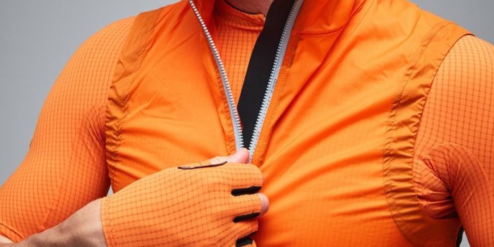 Q36.5 AirVest Poppy Orange _Front _in action_risultato
